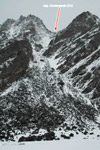 Вид на спусковой кулуар перевала Солнечный с ледника Софийский