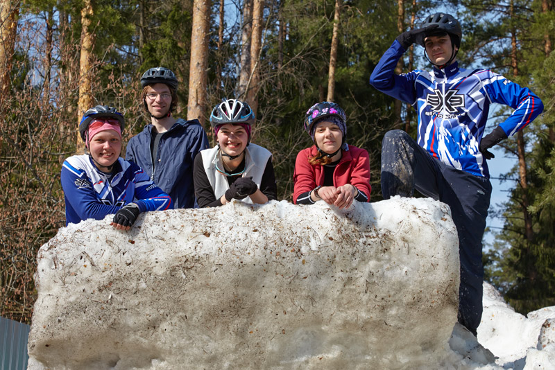 На двухметровом сугробе