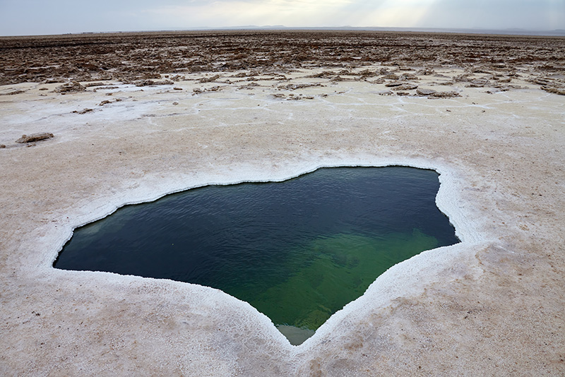 озерцо с берегами из соли