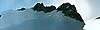 Вершина Суган-тау. Путь спуска с Южного гребня в верхний цирк ледника Южный Суган. Вид практически от седловины перевала Гюльчи