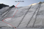 Вид на снежно-ледовый перевальный взлет перевала АКСТЭ (2Б) со стороны лед. Некрасова