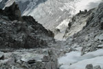 Вид на спусковой кулуар с седловины перевала АКСТЭ в сторону лед. Софийский