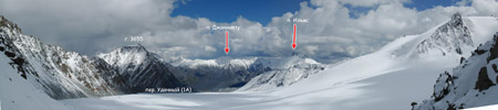 Вид с перевала Солнечный в сторону ледника Удачный и пика Ильяс