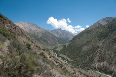 Вид на долину Джиптык с подъема на перевал Лар