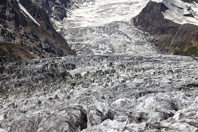Орографически правая часть ледника Chogo Lungma и ледопады пика Laila