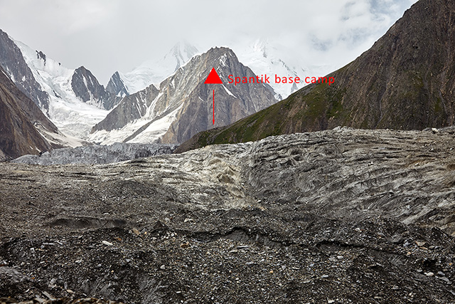 Начало обхода зоны трещин в районе впадения ледника Basin
