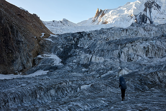 Ледопад на леднике с перевала Bolocho