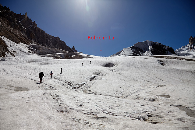Путь по закрытому леднику к седловине перевала