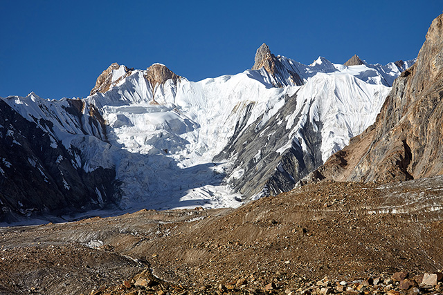 Вид на "перевал" на ледник Kilwuri от места ночевки