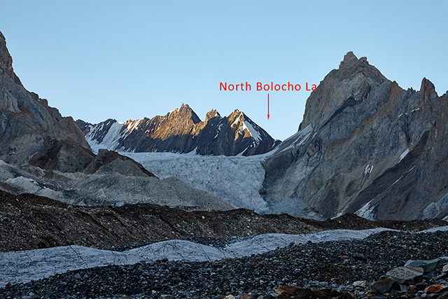Вид на второй ледопад из района ночевки перед перевалом Bolocho