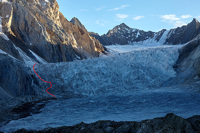 Второй ледопад (вид от места ночевки перед перевалом Bolocho)