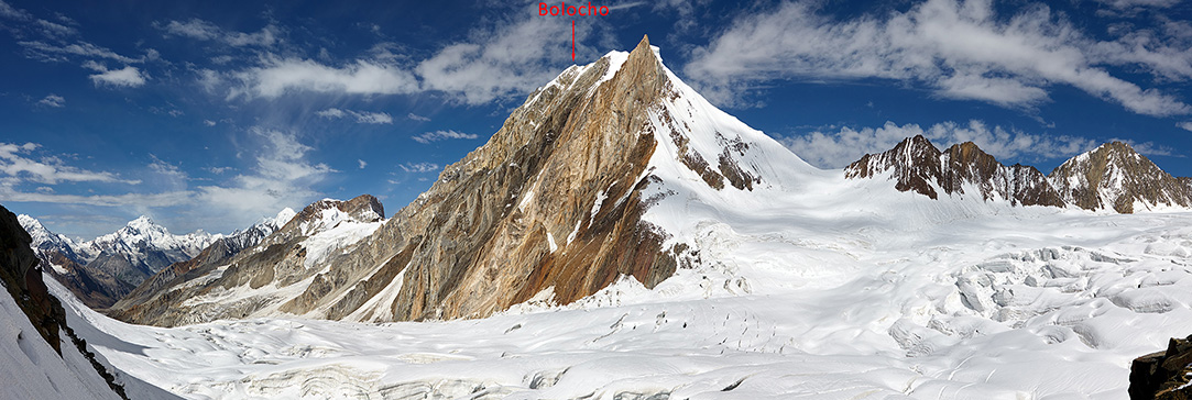 Панорама с перевала на запад, пик Bolocho (6000м)
