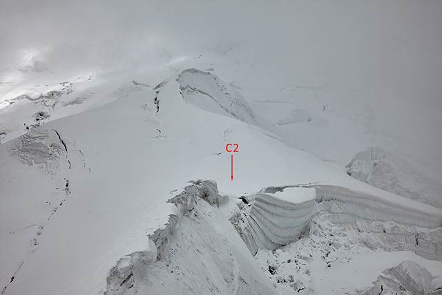 Район лагеря C2 (у большого откола ледника), вид с последнего "холма"